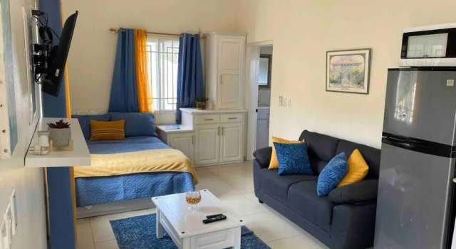 Cozy Studio Apartment in Quiet Neighborhood!, Varaa Huoneisto Hotellit Oyster Pond pysäköinnillä, Pysäköinti