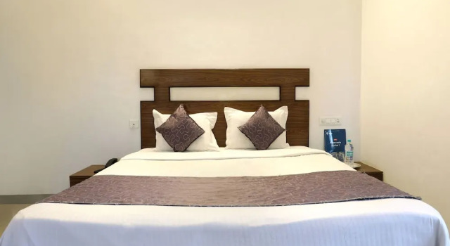 OYO 12810 Hotel Iris