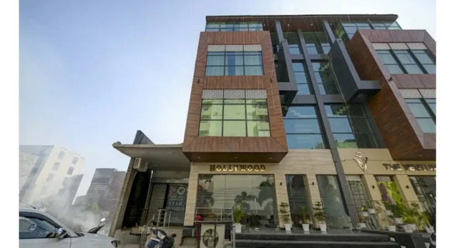 Hotel Hollywood, Varaa Hotelli Zirakpur Haryana