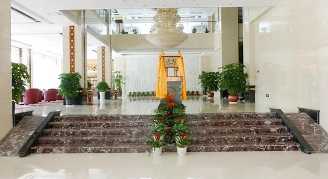 Mount Wutai Golden Hills, Book Hotel Wutai Shanxi
