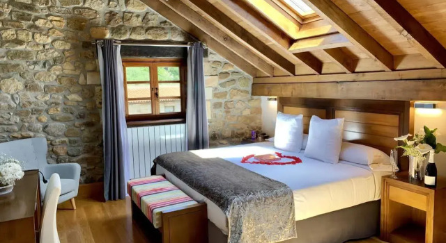 Akla Hotel Suites Valles Pasiegos, Rezervasyon Otel Saro otoparklı oteller, Otopark