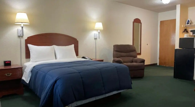 Полулюкс Candlelight Inn & Suites Hwy 69 near McAlester