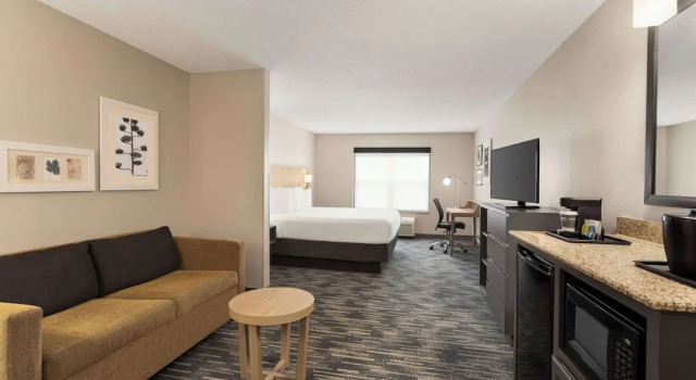 Люкс c 1 комнатой Country Inn & Suites by Radisson, Boise West - Meridian