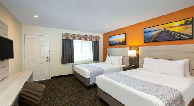 Days Inn by Wyndham Monterey-Fishermans Wharf Aquarium, Забронировать Мини-отель Монтерей Виноградники Монтерей, рядом с Спортивный центр Monterey