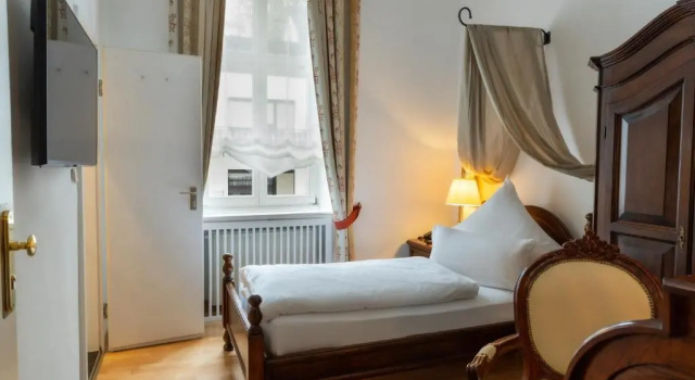 Одноместный номер Standard Hotel Weisses Haus