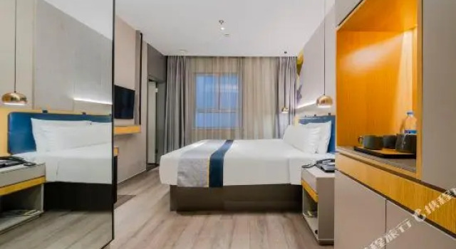 Отель Homeinn Selected Hotel (Shanghai Bund Nanjing Road Pedestrian Street Subway Station), Забронировать Отель Отели Шанхая с парковкой, рядом с Музей Шанхая, Парковка
