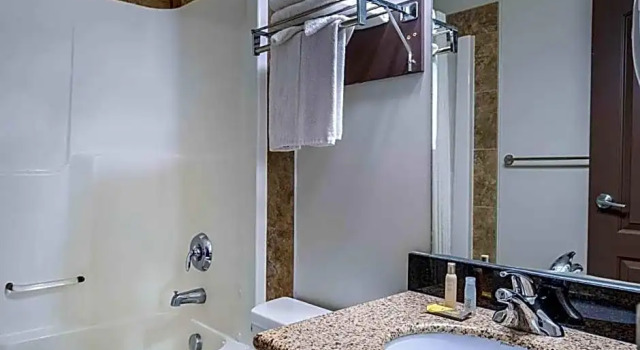 Четырёхместная студия Travelodge by Wyndham Wetaskiwin
