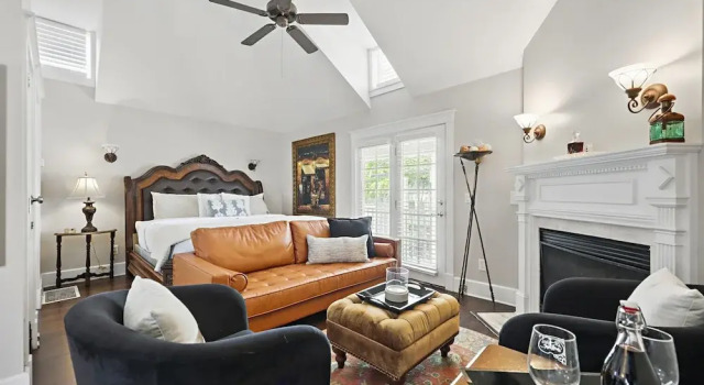 Коттедж Luxury Carriage Way Centennial House