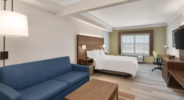 Люкс Holiday Inn Express Hotel & Suites Byron by IHG