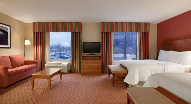 Четырёхместный люкс Hampton Inn & Suites East Hartford
