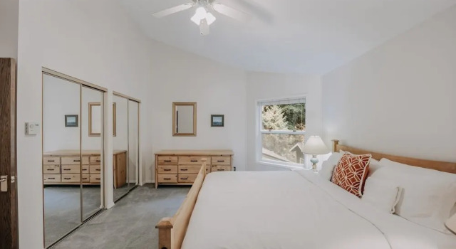 13sl - Hot Tub - Pets Ok - Wifi - Sleeps 8 2 Bedroom Home by RedAwning, Rezerwuj Dom wakacyjny Glacier Stany Zjednoczone