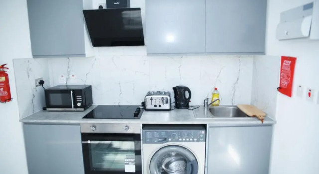Stunning 1-bed Apartment in Harrow With Parking