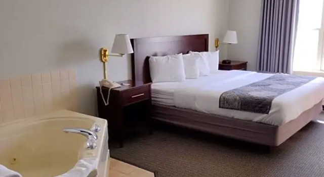 Двухместный полулюкс GrandStay Hotel & Suites Hastings