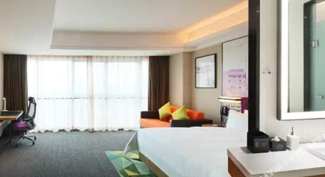 Люкс Business Hampton by Hilton Zhongshan Nanlang