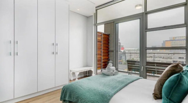 Stylish Central Apartment near Table Mountain, Забронировать Апартаменты/квартира Отели Кейптауна с парковкой, рядом с South African Museum And Planetarium, Парковка