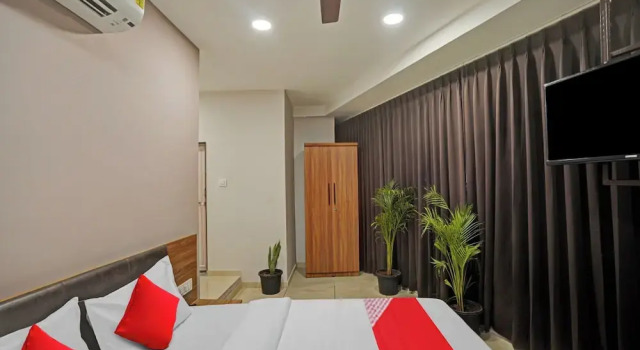Hotel Sukoon, Best Luxurious Hotel Rooms In Surat City Center, Book Hotel Hoteller i Surat med pool, Swimmingpool