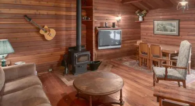 Creekside Cabin, Buchen Sie Hotel Fairmont Hot Springs British Columbia