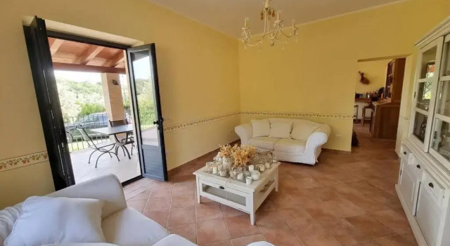 Villa in 8 Ettari di Campagna, a 20' Dal Mare, Book Villa Feroleto Antico Catanzaro