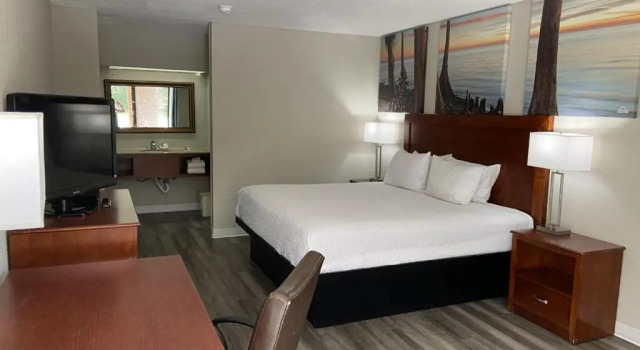 Номер Standard Days Inn by Wyndham Ozark