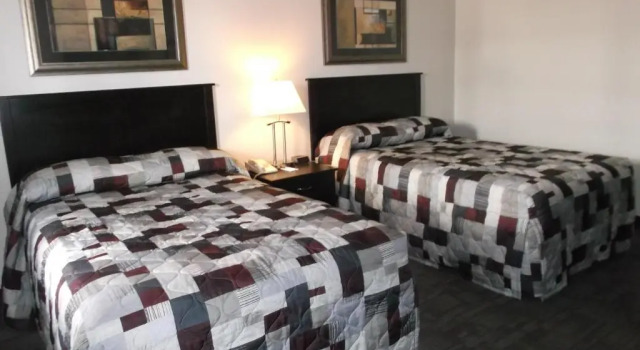 Четырёхместный номер Standard Guest House Inn & Suites