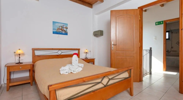 Коттедж Spiros Beach Villa Large Private Pool Walk to Beach Sea Views A C Wifi Car Not Required - 971