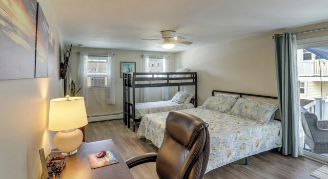 Near Beaches & Waterfront Dining: Home in Hampton!, Забронировать Отель Отели Хэмптон 3 звезды, рядом с Концертный зал Casino Ballroom, 3*