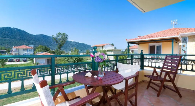 Εsperides Golden, Book Apartment Chrisi Akti 