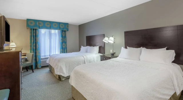 Четырёхместный номер Classic Hampton Inn Richmond - South