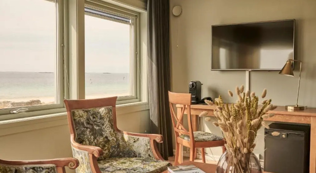 Полулюкс Sola Strand Hotel