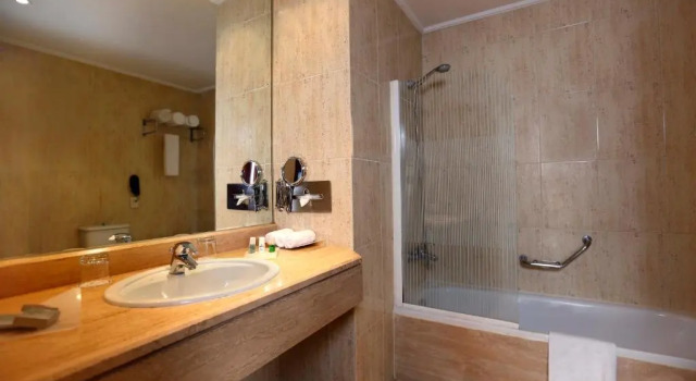 Семейный номер Standard с видом на море Bayview Hotel Beirut