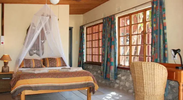Kosi Moon Bed and Breakfast, Забронировать Отель Мангузи Maputaland