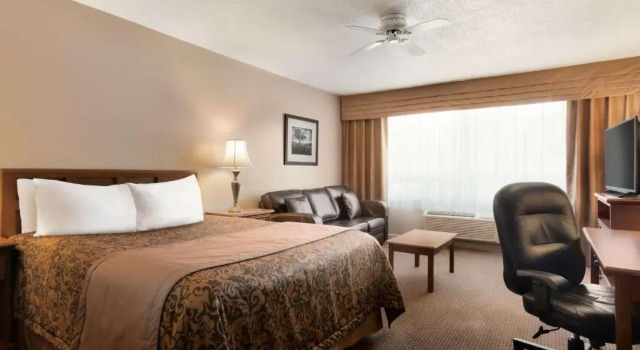 Двухместный номер Business Travelodge by Wyndham Simcoe