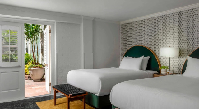 Четырёхместный номер Deluxe с видом на бассейн Bourbon Orleans Hotel