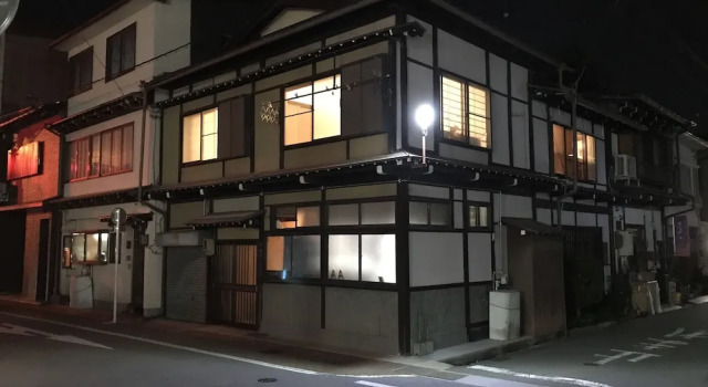 Guesthouse DARUMA - Hostel, Забронировать Хостел Хостелы Такаяма, рядом с Yoshijima Heritage House, Хостел