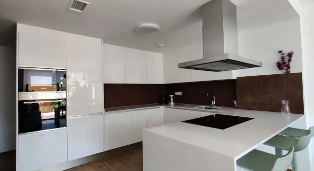 Коттедж Allonbay Apartments