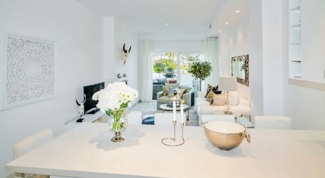 Apartment Las Gardenias - Roomservice, Book Lejlighed Nueva Andalucia Andalusien