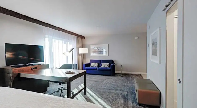Двухместный люкс Hampton Inn & Suites by Hilton Quebec City Levis
