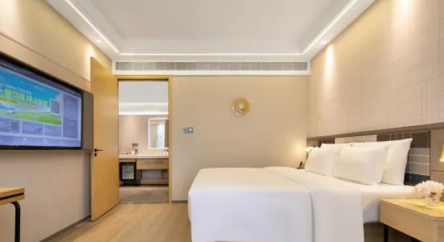 Люкс Home Inn Selected (Wuhan High-speed Railway Station Happy Valley Branch)