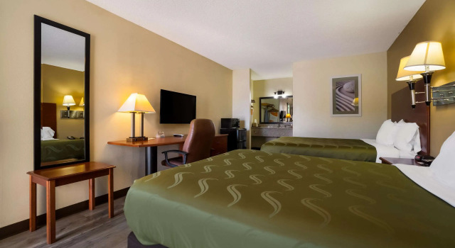 Четырёхместный номер Standard Econo Lodge Brownsville