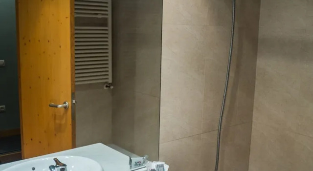 Трёхместный номер Standard Hotel Bezana Lago