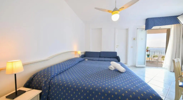 Трёхместный номер Standard с балконом Hotel Noris