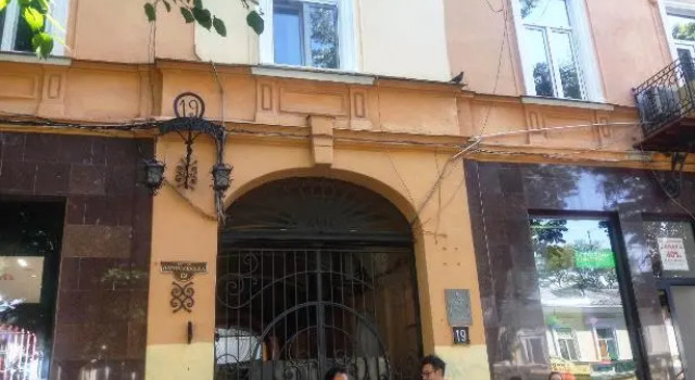 Apartment on Derybasivska 19
