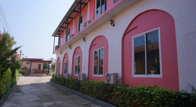 Eing Pu Chiangkhan Hotel, Varaa Hotelli Hotellit North-Eastern Thailand pysäköinnillä, Pysäköinti