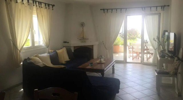 Beach house in Sounio 30' from Airport, Забронировать Отель Отели Лавреотики с парковкой, Парковка