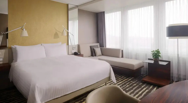 Двухместный номер Club с видом на город Zurich Marriott Hotel