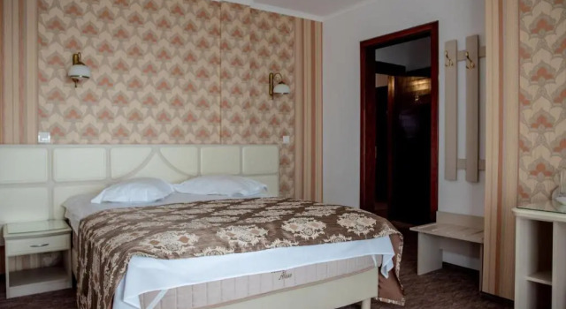 Pensiunea Eden, Rezerwuj Hotel Hotele w Carpathians - Romania z parkingiem, Parking