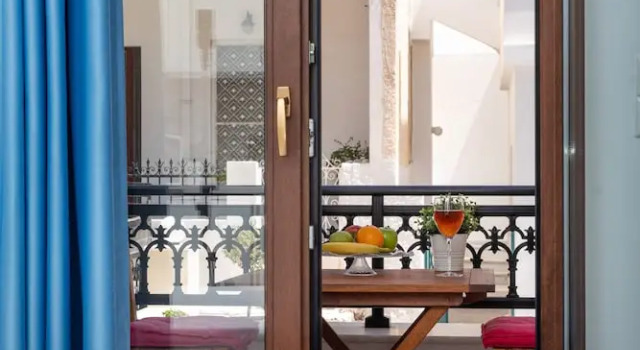 Студия Standard с балконом NAXOS DIAMOND Studios Apartments