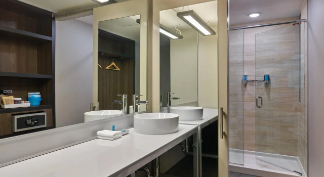 Двухместный номер Standard Aloft by Marriott Richardson