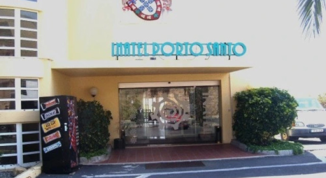 Кровать в общем номере INATEL Porto Santo Hotel
