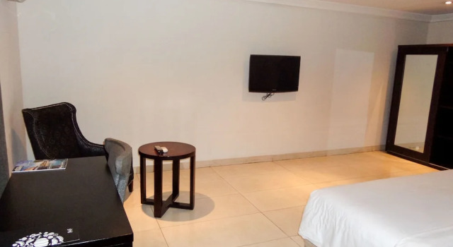 Номер Executive S & S Hotel & Suites